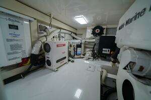 2007 Viking 45 Convertible thumbnail 57