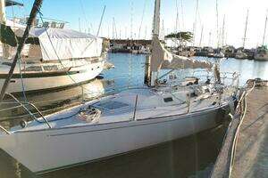 1989 J Boats Masthead Sloop thumbnail 1