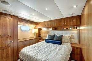 2005 Hatteras thumbnail 34