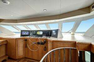 2005 Hatteras thumbnail 19