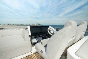 2022 Azimut S8 thumbnail 17