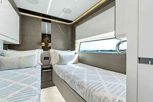 2022 Azimut S8 thumbnail 35