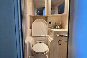 2003 Sea Ray 380 Sundancer thumbnail 21