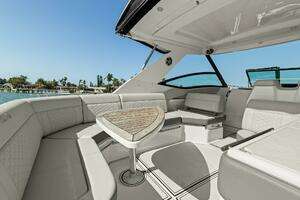  2022 Sea Ray 320 Sundancer Yacht For Sale in St. Petersburg FL