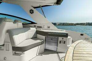  2022 Sea Ray 320 Sundancer Yacht For Sale in St. Petersburg FL