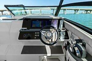  2022 Sea Ray 320 Sundancer Yacht For Sale in St. Petersburg FL