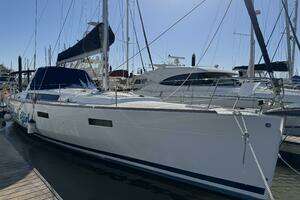 2015 Beneteau Oceanis 45 thumbnail 5