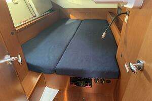 2015 Beneteau Oceanis 45 thumbnail 24