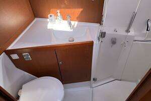 2015 Beneteau Oceanis 45 thumbnail 28