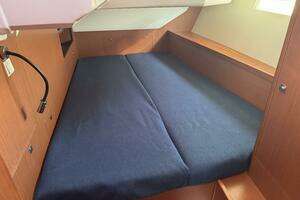2015 Beneteau Oceanis 45 thumbnail 23
