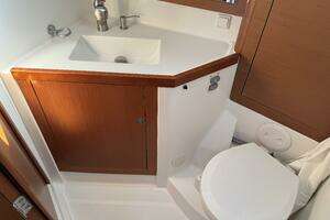 2015 Beneteau Oceanis 45 thumbnail 26
