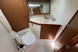 2015 Beneteau Oceanis 45 thumbnail 31