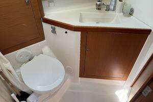 2015 Beneteau Oceanis 45 thumbnail 30
