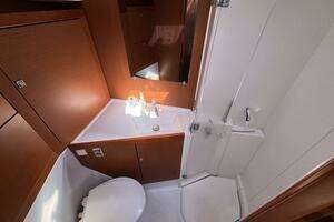2015 Beneteau Oceanis 45 thumbnail 29