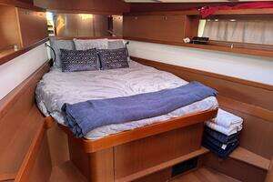 2015 Beneteau Oceanis 45 thumbnail 19