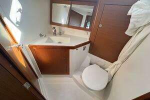2015 Beneteau Oceanis 45 thumbnail 27