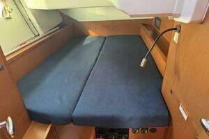 2015 Beneteau Oceanis 45 thumbnail 25