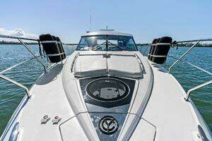 2019 Cruisers Yachts 45 Cantius thumbnail 10