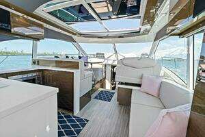 2019 Cruisers Yachts 45 Cantius thumbnail 2