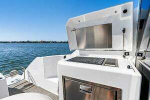 2019 Cruisers Yachts 45 Cantius thumbnail 21