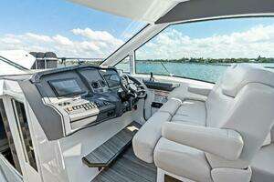 2019 Cruisers Yachts 45 Cantius thumbnail 3