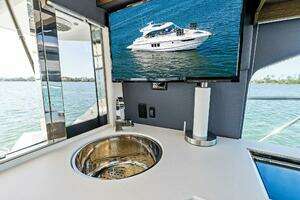 2019 Cruisers Yachts 45 Cantius thumbnail 34