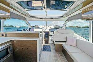 2019 Cruisers Yachts 45 Cantius thumbnail 38