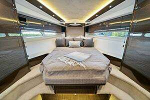2019 Cruisers Yachts 45 Cantius thumbnail 4