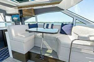 2019 Cruisers Yachts 45 Cantius thumbnail 37
