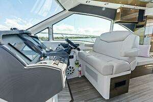 2019 Cruisers Yachts 45 Cantius thumbnail 40