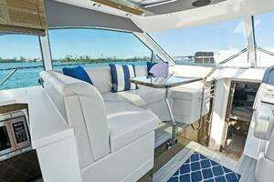 2019 Cruisers Yachts 45 Cantius thumbnail 35