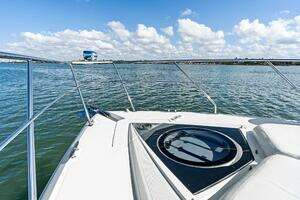 2019 Cruisers Yachts 45 Cantius thumbnail 8