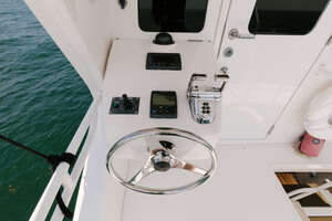 2006 Viking 74 Enclosed Bridge thumbnail 55