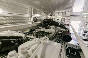 2006 Viking 74 Enclosed Bridge thumbnail 59