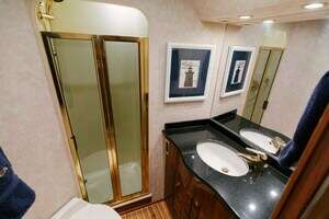 2006 Viking 74 Enclosed Bridge thumbnail 17