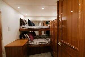 2006 Viking 74 Enclosed Bridge thumbnail 33