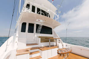 2006 Viking 74 Enclosed Bridge thumbnail 5