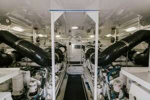 2006 Viking 74 Enclosed Bridge thumbnail 61