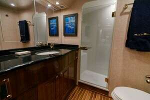 2006 Viking 74 Enclosed Bridge thumbnail 23