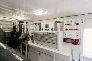 2006 Viking 74 Enclosed Bridge thumbnail 63