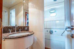 2001 Mangusta 80 thumbnail 36