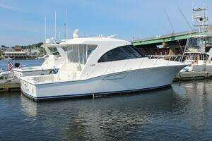 Pescador 2013 Cabo Yachts 40 Hardtop Express Yacht For Sale in Newburyport MA