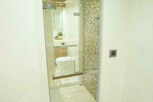JOHNSON 93 OPEN FB 93ft Johnson Yacht For Sale