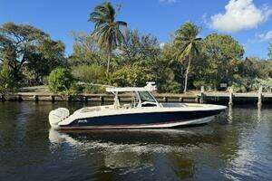  2019 Boston Whaler 380 Outrage Yacht For Sale in Fort Lauderdale FL