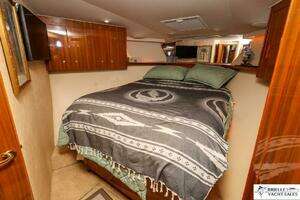 2005 Viking 45 Convertible thumbnail 24