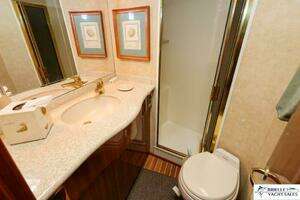 2005 Viking 45 Convertible thumbnail 26