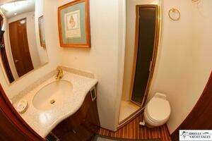 2005 Viking 45 Convertible thumbnail 27