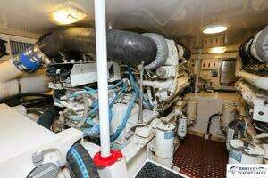 2005 Viking 45 Convertible thumbnail 14