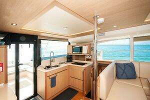 2018 Aquila 44 Yacht thumbnail 8