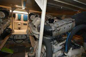1997 Viking 50 Convertible thumbnail 27